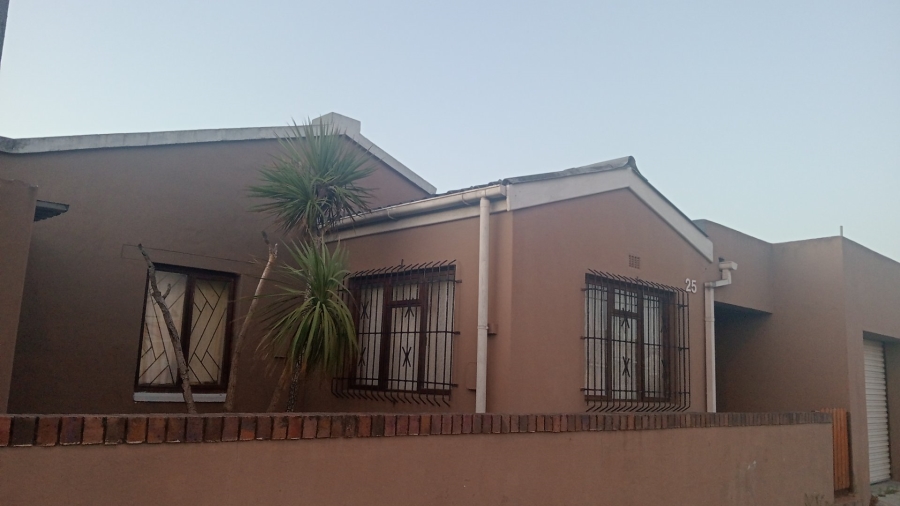 2 Bedroom Property for Sale in New Woodlands Western Cape